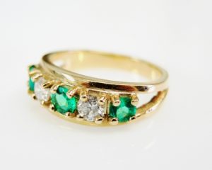 Vintage-Emerald-and-Diamond-Ring